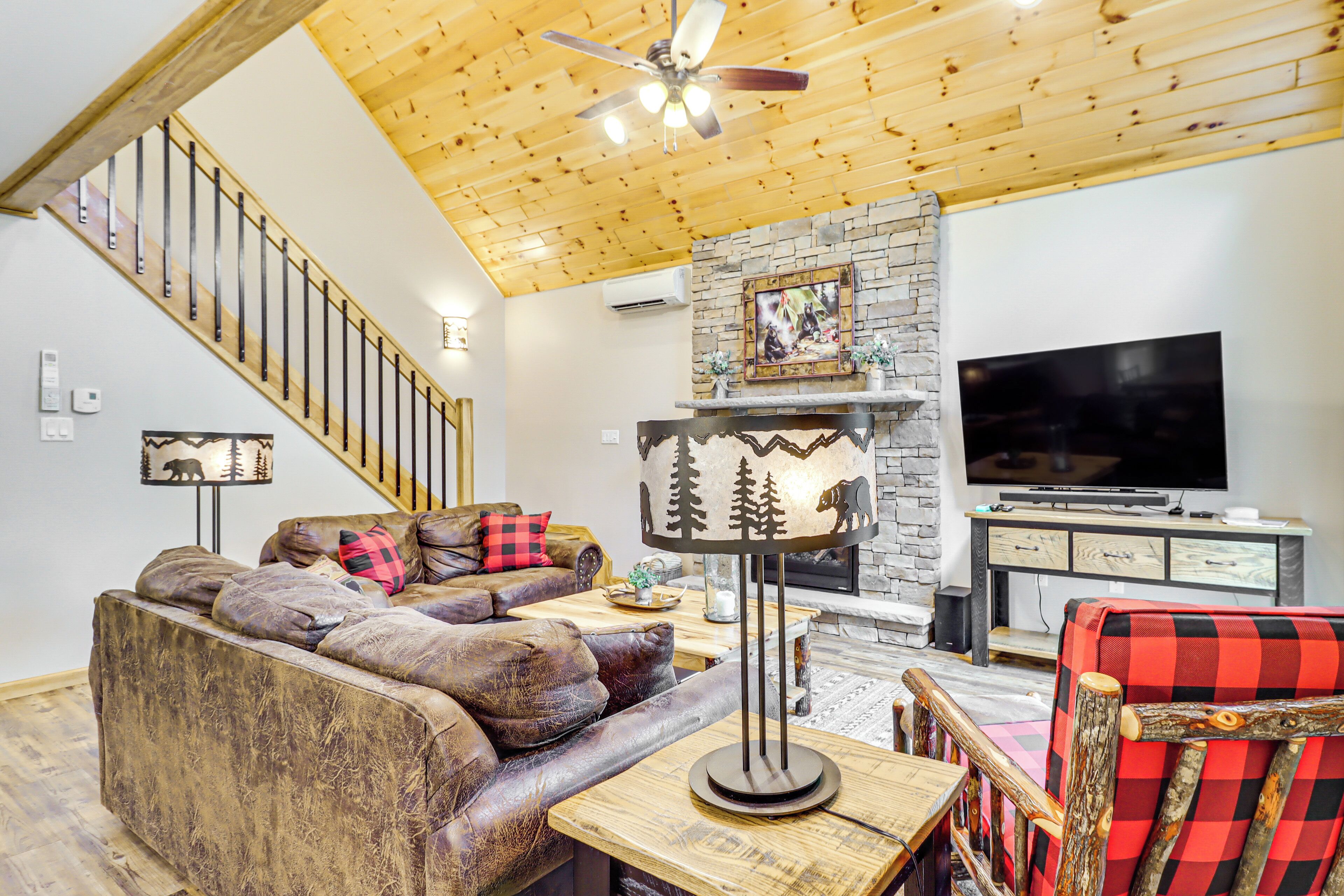 Forest Views & Hot Tub: Poconos Cozy Cabin - Jim Thorpe, PA