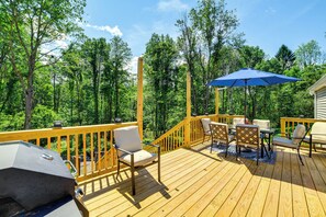Outdoor dining - Nature Escape in Unadilla: Modern Home w/ 2 Decks (Unadilla)