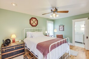 3 bedrooms, iron/ironing board, travel cot, Internet