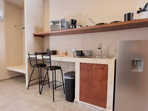 Micro-ondes, cafetière/bouilloire