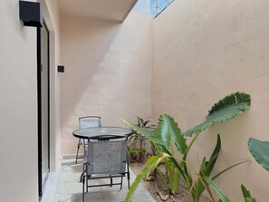 屋外ダイニングエリア