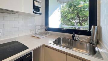 Refrigerador, microondas, horno, placa de cocina