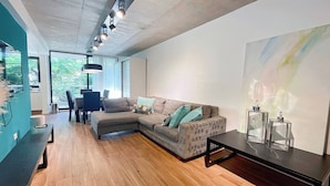 TV - Urban Retreat Elegant Modern Apartment with Balcony in Villa del Parque (Buenos Aires)