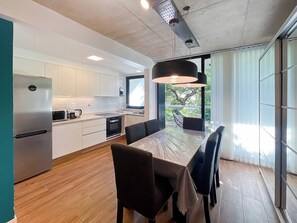 Fridge, microwave, oven, stovetop