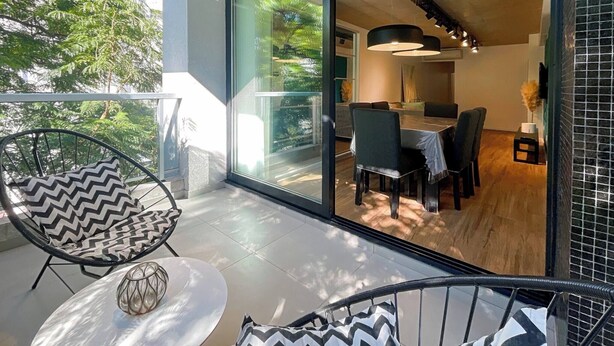 Outdoor dining - Urban Retreat Elegant Modern Apartment with Balcony in Villa del Parque (Buenos Aires)