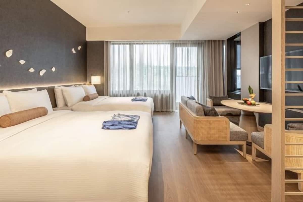 1 bedroom, down duvets, free minibar, in-room safe