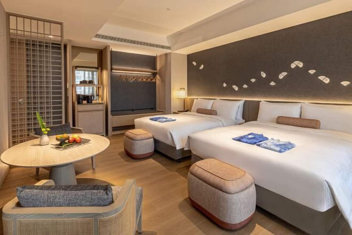 1 bedroom, down duvets, free minibar, in-room safe