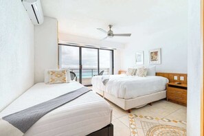 3 bedrooms, WiFi, bed sheets - Ocean & Beach Front Townhouse with a Retro Style! (Cancún)