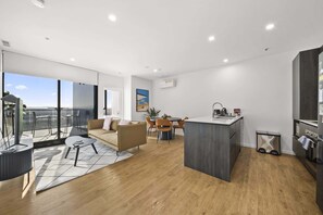 TV - Refined 2-Bed With Luxurious Building Amenities (Belconnen)