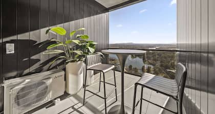 Refined 2-Bed With Luxurious Building Amenities