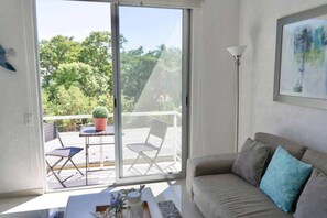 Téléviseur, bureau