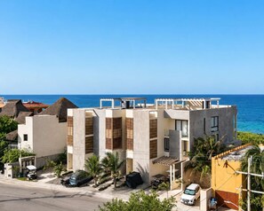 Exterior - Beautiful Ground-Floor Oceanfront Retreat (Isla Mujeres)