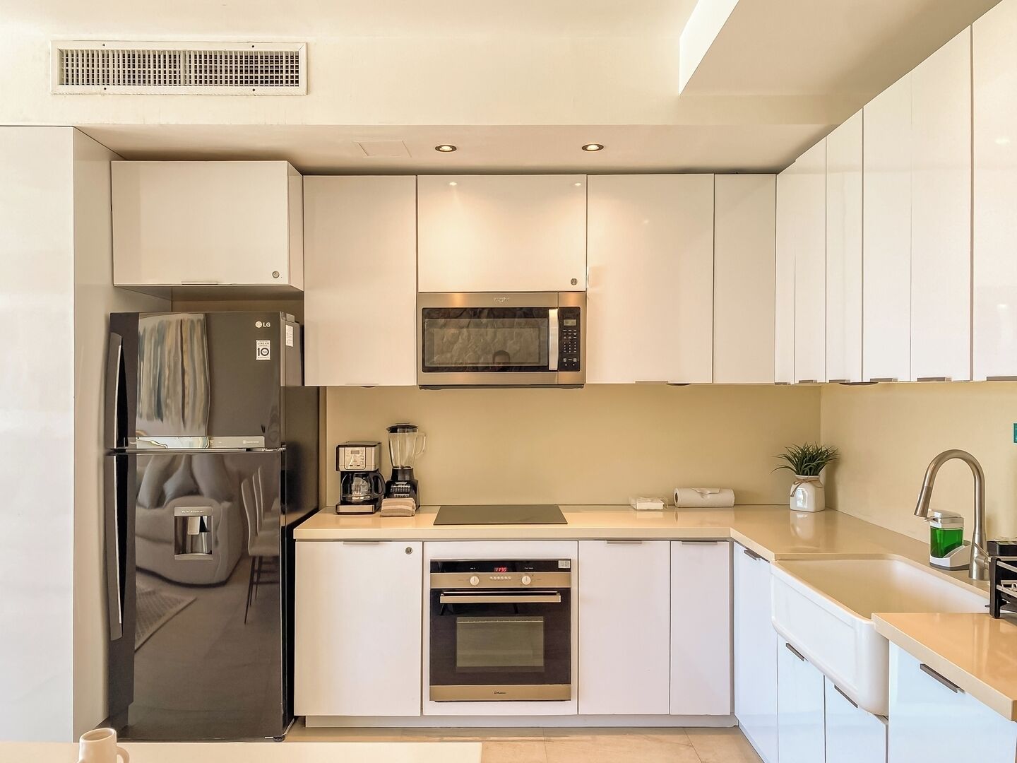 Fridge, microwave, oven, coffee/tea maker