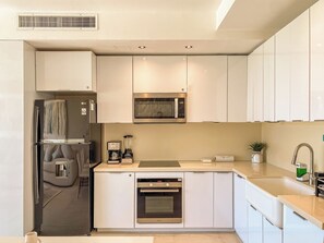 Fridge, microwave, oven, coffee/tea maker