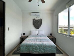 2 عدّة غرف نوم ومكواة/لوح كي وواي فاي وملاءات أسرّة