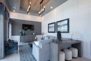 TV, offices - 2 King Suites + Pool Near Oak Mountain (Pelham)