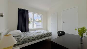 4 bedrooms, desk, iron/ironing board, WiFi
