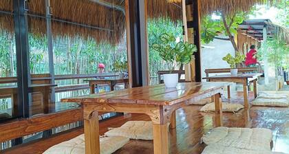 Straw Huts Liwliwa