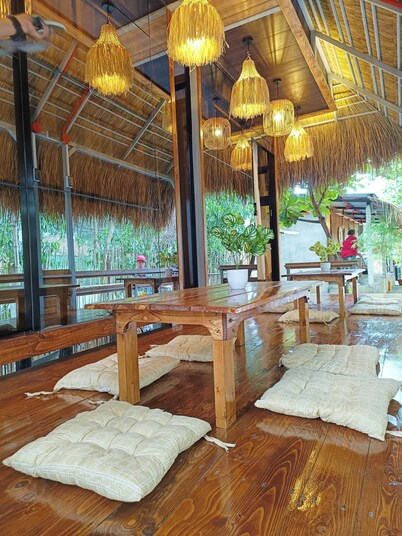 Straw Huts Liwliwa