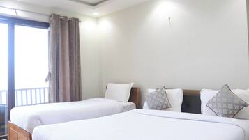 Deluxe Triple Room | 1 bedroom, desk, free WiFi