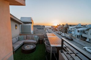 Terrace/patio - 3 BR, Roof Deck, Ocean Views, Hot Tub, Beach Block (Newport Beach)