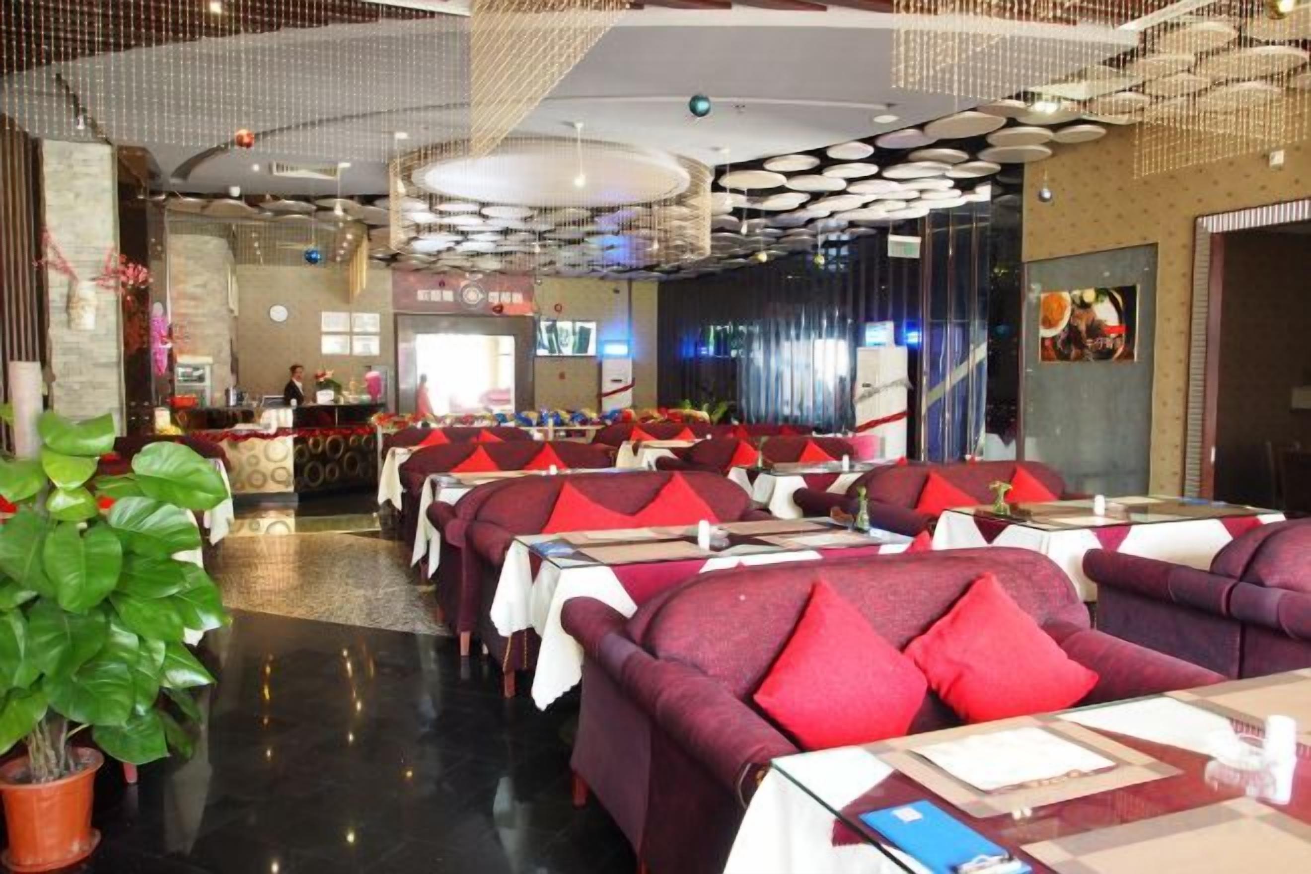A restaurant with tables and booths, a bar area, and a counter.