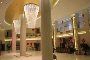 A spacious lobby with multiple floors, large columns, and modern chandeliers. - Shan Shui Xiang Ge Li La Hotel (Dingnan)