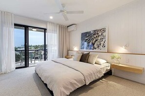 3 bedrooms, iron/ironing board, WiFi, bed sheets - Sunrise Luxury Beach Retreat With Views (Noosa)