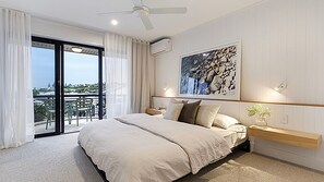 3 bedrooms, WiFi, bed sheets - Sunrise Luxury Beach Retreat Pooch Friendly (Noosa)