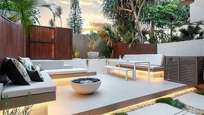 Terrace/patio - Sunrise Luxury Beach Retreat Pooch Friendly (Noosa)