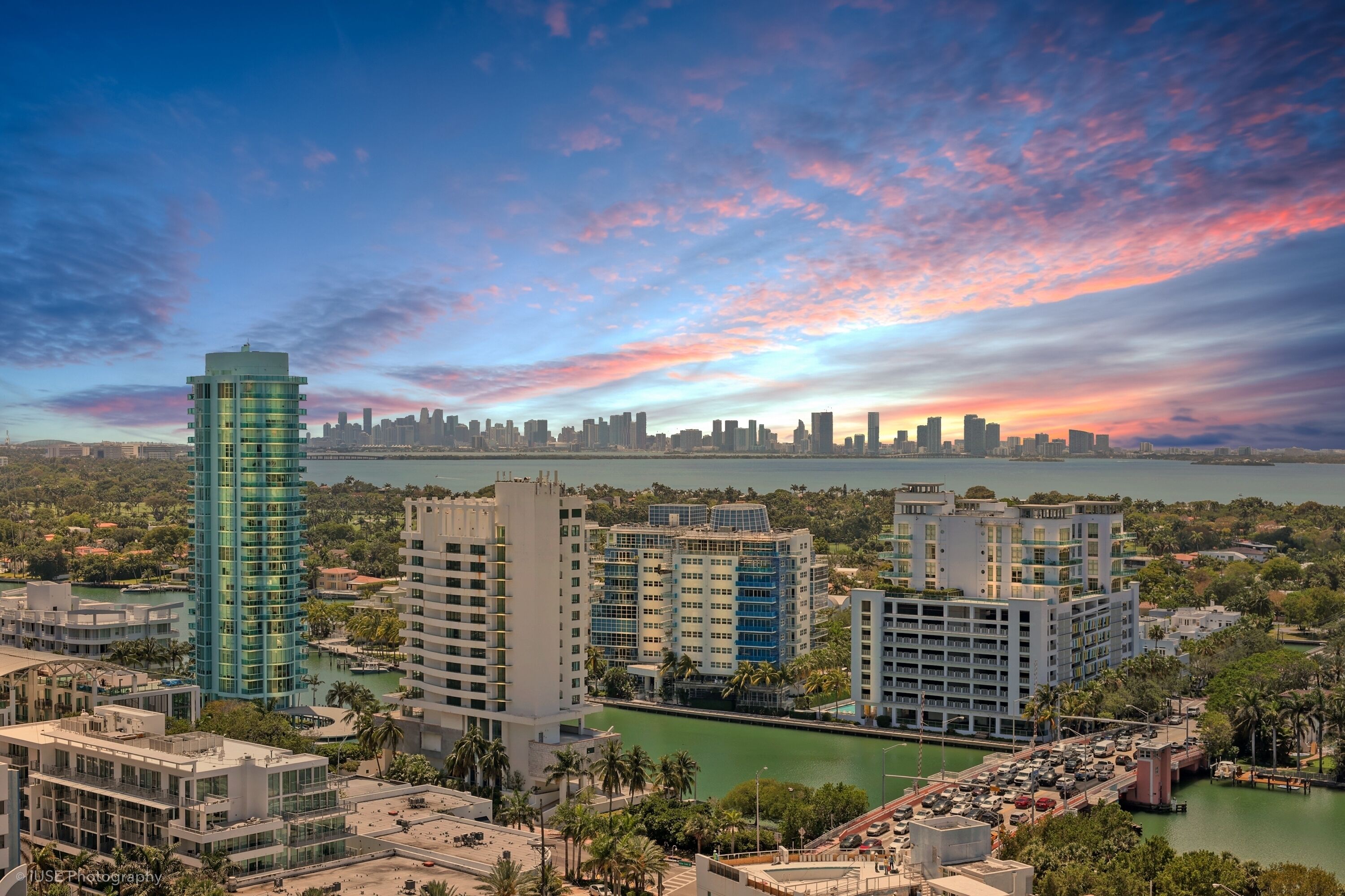 Miami Beach2bd beachfront  condo FREE PARKING NO RESORT FEE. PRIVATE BEACH
