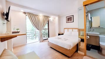 Deluxe Double Room, Balcony | In-room safe, free WiFi
