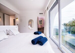 6 bedrooms, iron/ironing board, free WiFi, bed sheets