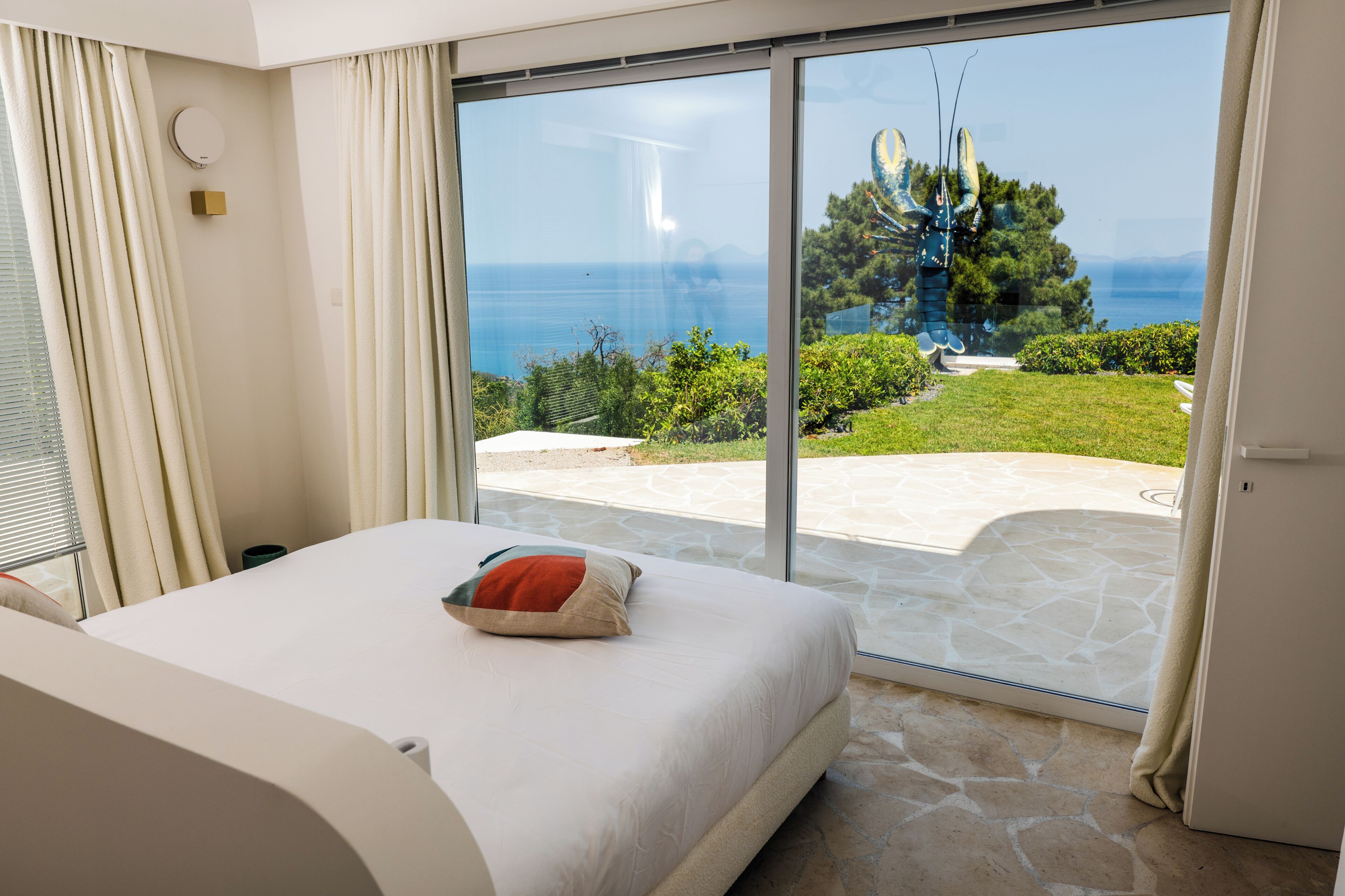 6 bedrooms, iron/ironing board, free WiFi, bed sheets