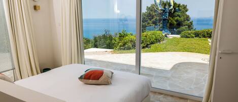 6 bedrooms, iron/ironing board, free WiFi, bed sheets