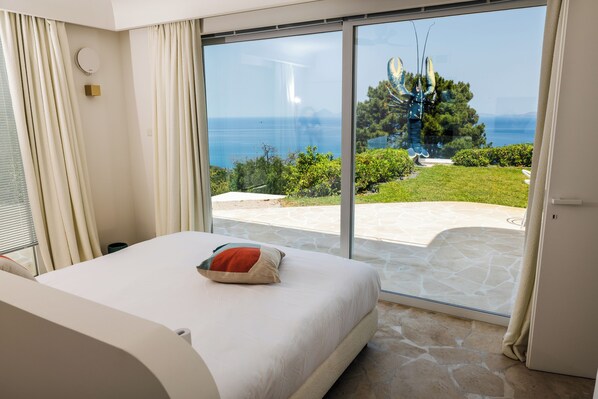 6 bedrooms, iron/ironing board, free WiFi, bed sheets