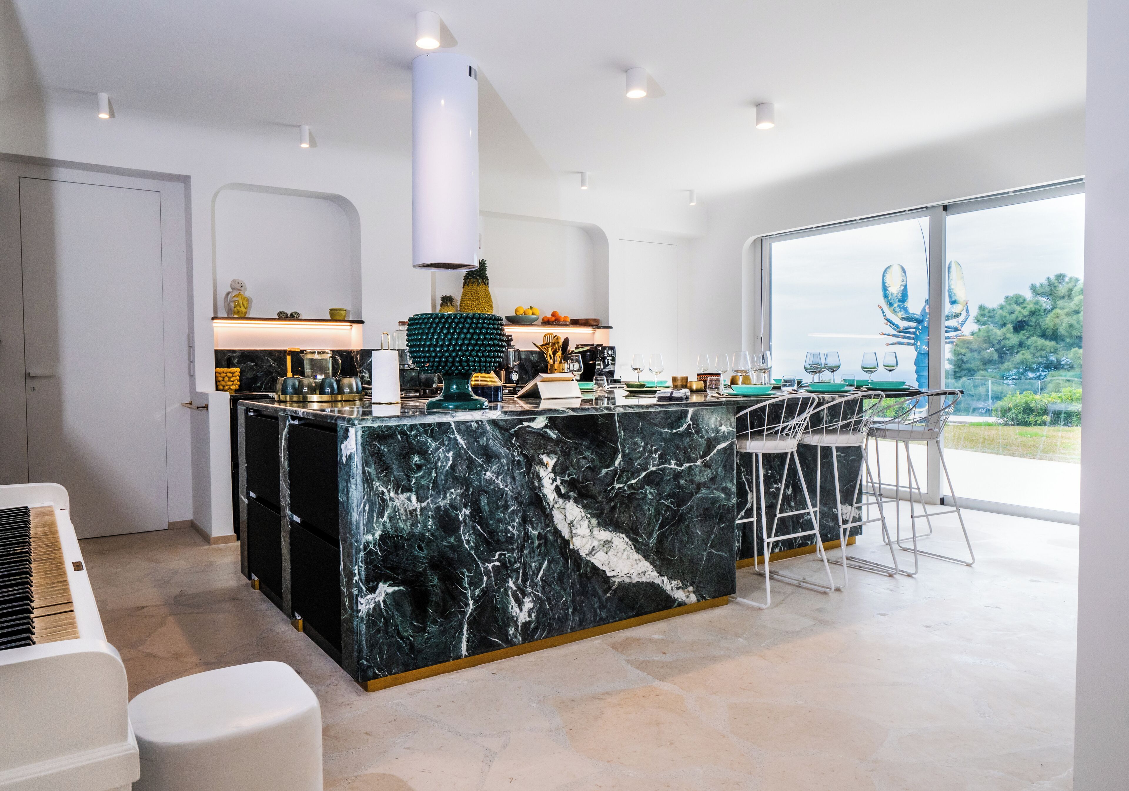 Frigorifero, forno, piano cottura, lavastoviglie