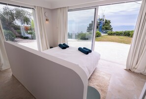 6 bedrooms, iron/ironing board, free WiFi, bed sheets