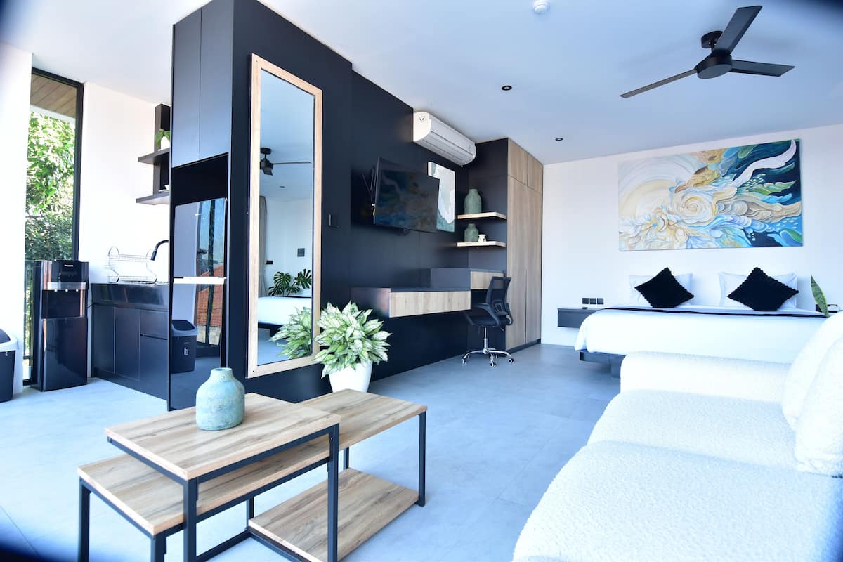 Luxury Oda | Kaliteli yatak takımı, Select Comfort yatak, ütü/ütü masası 
