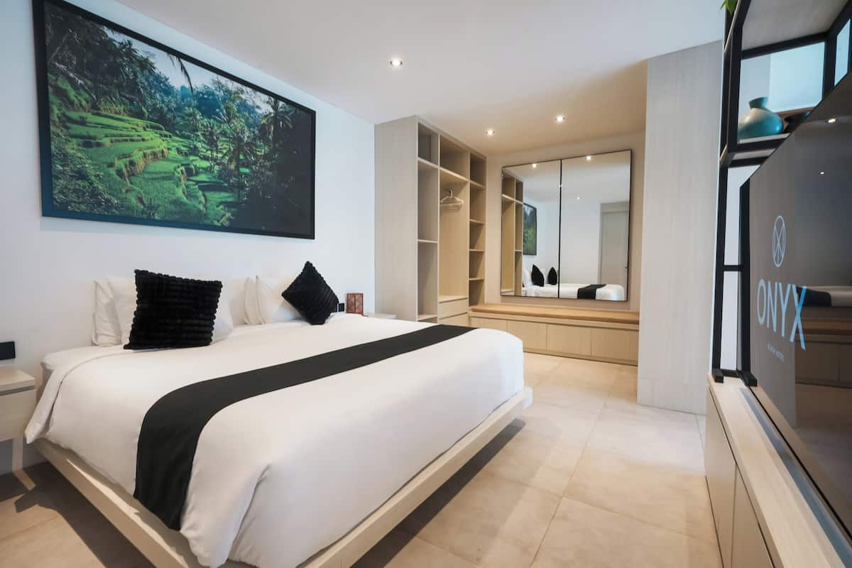 Superior kamer | Luxe beddengoed, Select Comfort-bedden, een strijkplank/strijkijzer