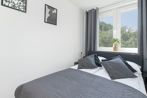 2 bedrooms, bed sheets - Chylońska Apartment 4 Guests by Renters (Gdynia)