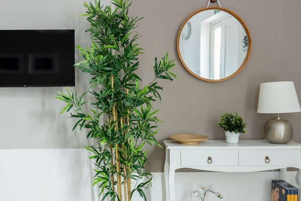 Interior - GuestHost - Modern 45 sqm apartment, able to accommodate up to 4 people, located on the ground floor of a building (some steps to access). The property is located in a strategic position, just a 10 minutes on foot from Pisa Galileo Galilei Airport and 5  (Pisa)