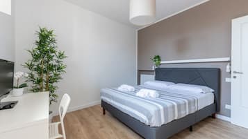 1 chambre, bureau, fer et planche à repasser, Wi-Fi