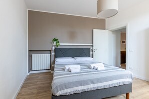 1 slaapkamer, een strijkplank/strijkijzer, wifi, beddengoed