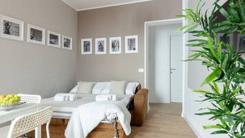 1 bedroom, desk, iron/ironing board, WiFi