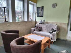 TV - Apartment Linde with Shared Garden and Wi-Fi (Suhl)