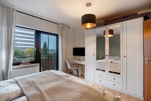 1 bedroom, desk, free WiFi, bed sheets