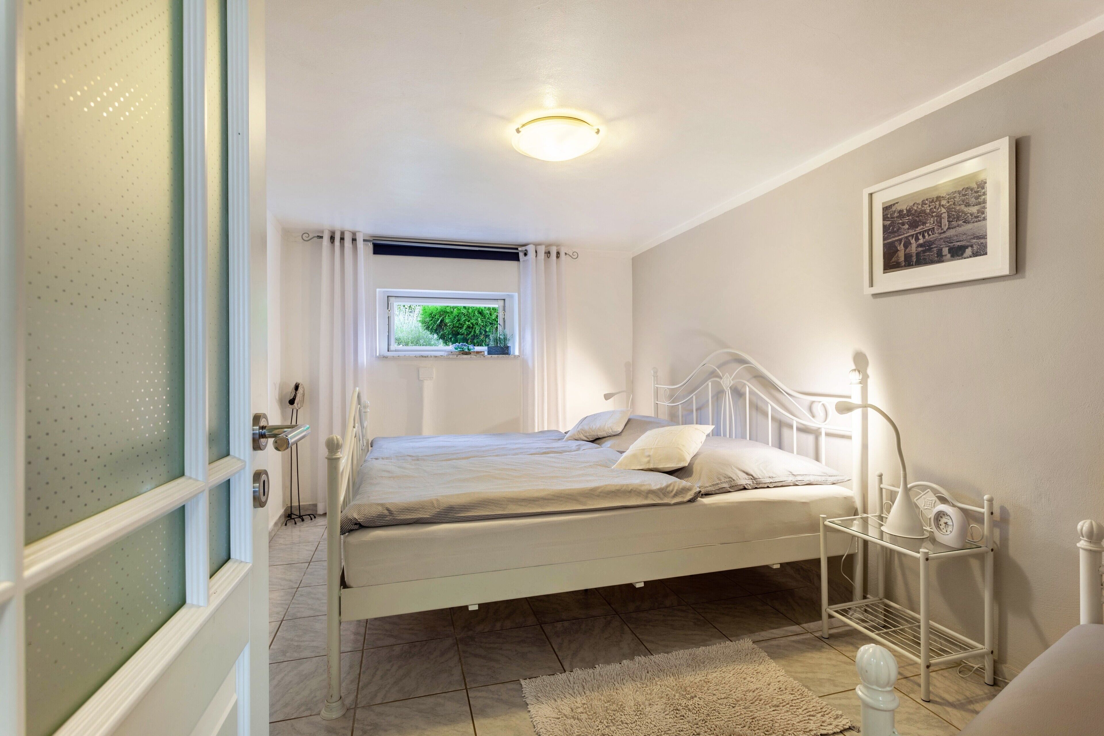 1 habitación, tabla de planchar con plancha, wifi gratis y ropa de cama 