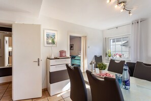 Dining - Apartment 'Haus Ute' with Private Terrace, Private Garden and Wi-Fi (Arnsberg)