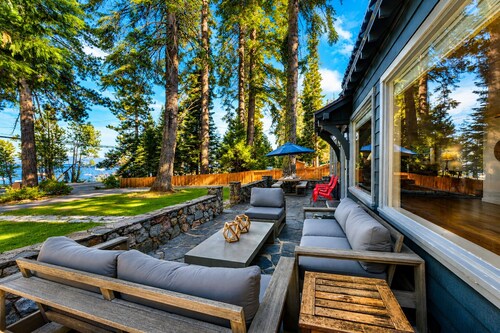 Ski Cabin | Lake Views + Lounge Seating + Alfresco Dining | 15 Min to Palisades